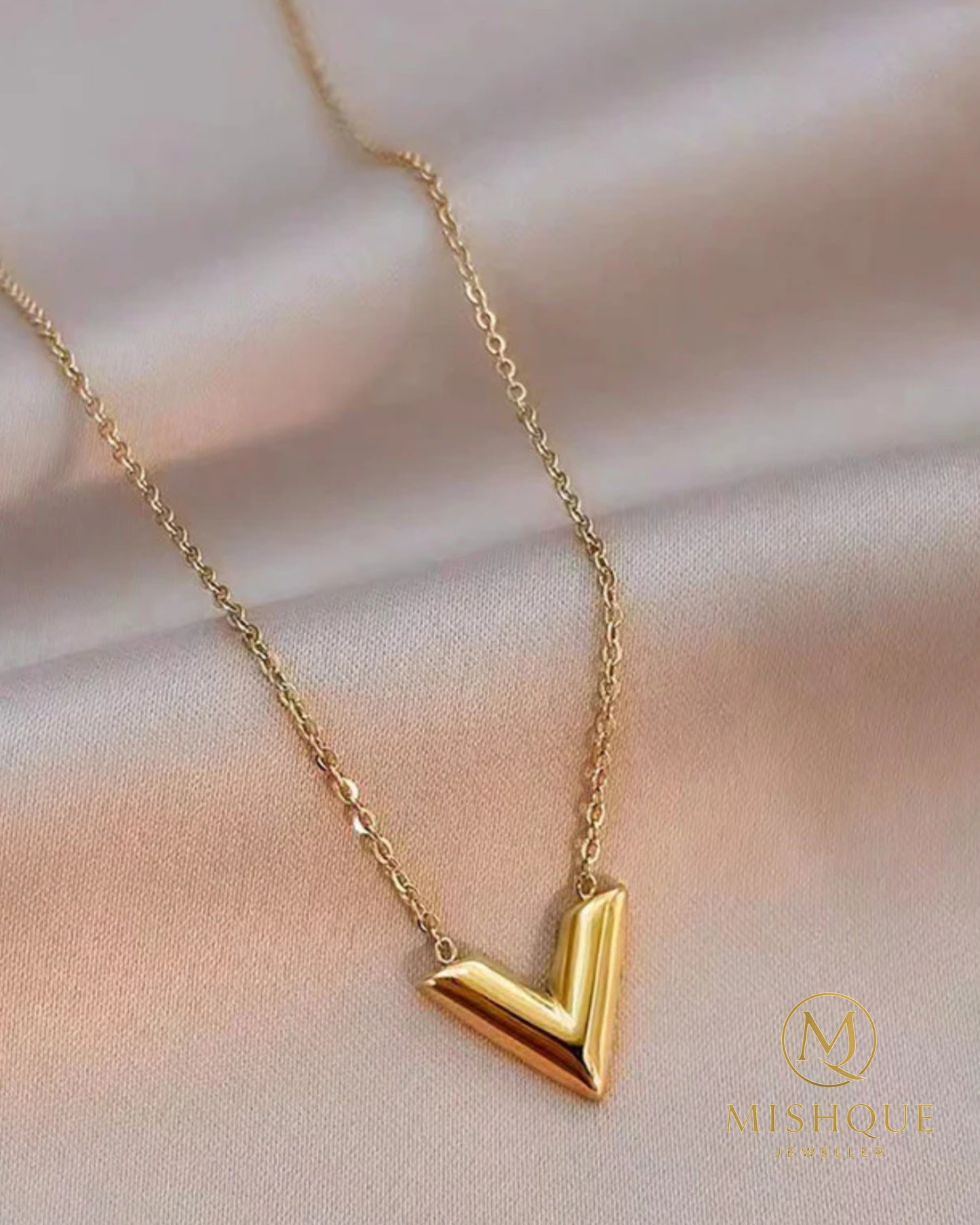 Vera V-Gold Pendant Necklace