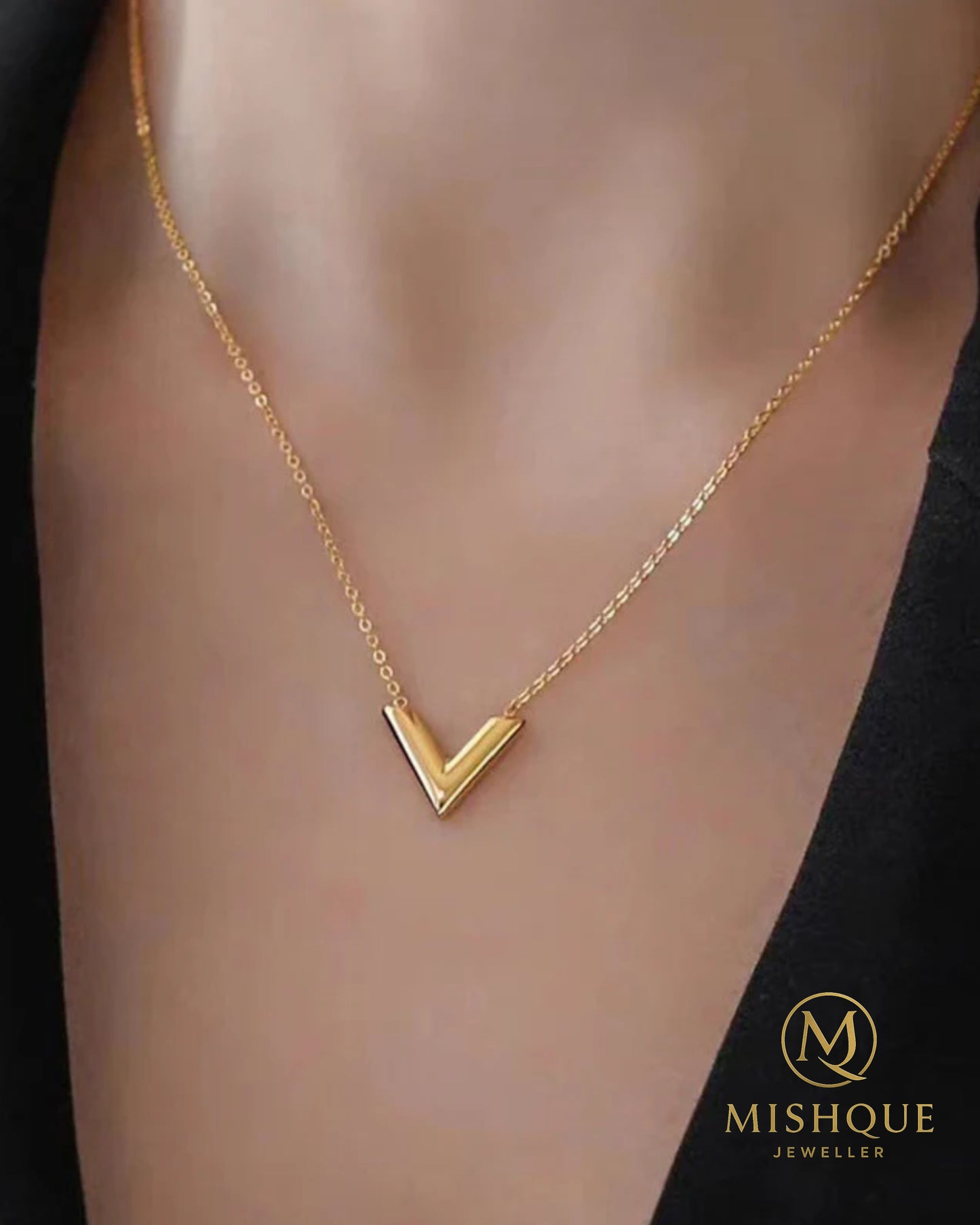 Vera V-Gold Pendant Necklace