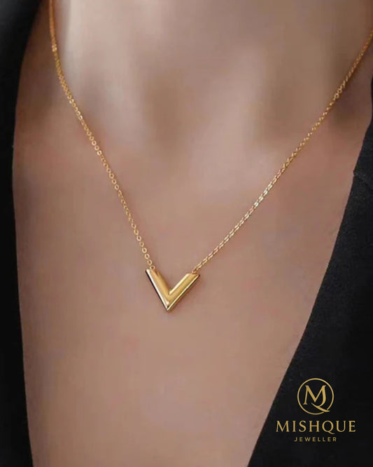 Vera V-Gold Pendant Necklace
